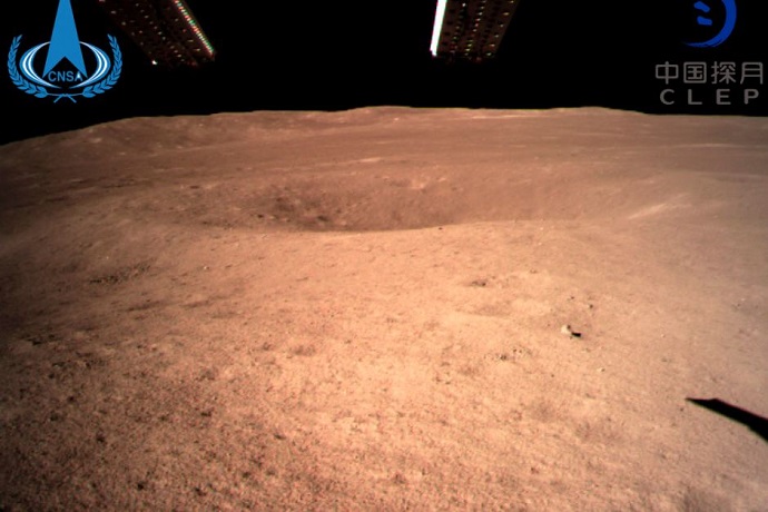 התמונה הראשונה בהיסטוריה של פני השטח של הירח מצדו הרחוק