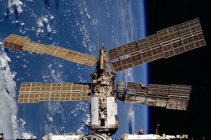 תחנת החלל מיר, לאחר ההתנגשות | צילום: NASA