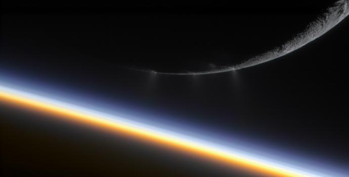 הירח אנקלדוס, על רקע שבתאי. מתחת לפני השטח הקפואים יש יותר מים נוזלים מבכדור הארץ כולו. צילום/עיבוד: NASA; Gordan Ugarkovic
