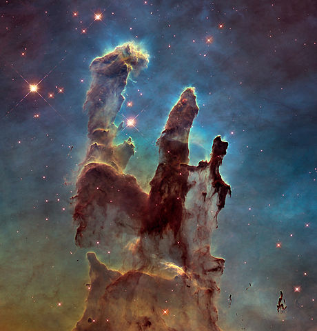 עמודי הבריאה בערפילית הנשר. אחת התמונות האיקוניות של האבל | NASA, ESA, STScI/AURA)