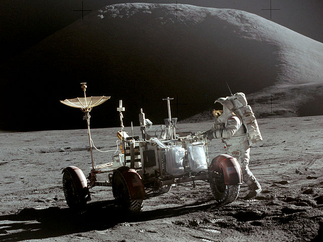 ג'ים ארווין לצד רכב הירח במשימת אפולו 15 | NASA