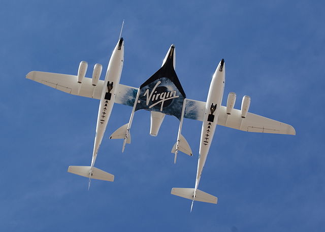 תמונת מבט תחתונה ל- Wite Knight Two ו- SpaceShipTwo | צילום: Jeff Foust