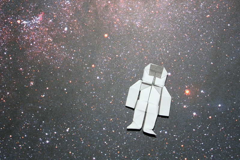 כמו אסטרונאוט אבוד בחלל | אוריגמי וצילום: astronomy_blog via flickr