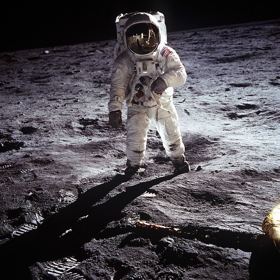 התמונה האיקונית שצילם ניל ארמסטרונג את באז אלדרין במשימה הראשונה לירח, אפולו 11 | NASA