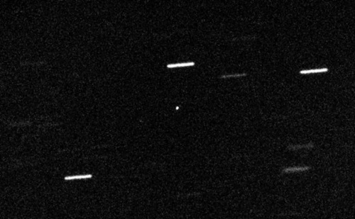 צילום של הטלסקופ ויליאם הרשל. אומואמואה הוא נקודת האור 