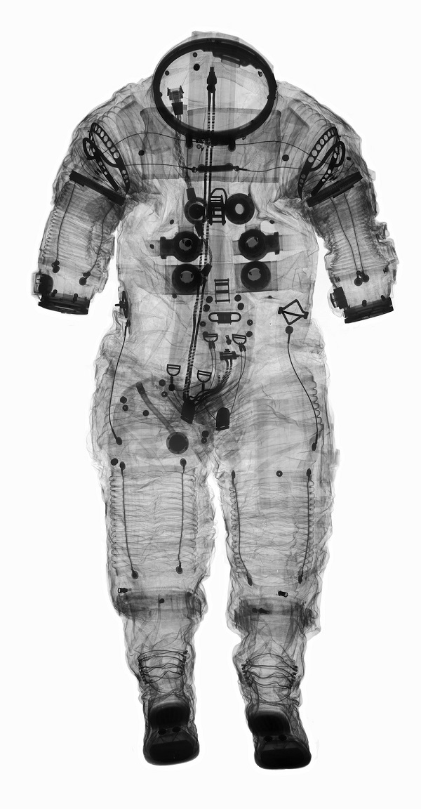 lan-Shepard-Apollo-Extravehicular-Suit-Photo-Mark Avino-Smithsonian-Institution.jpg