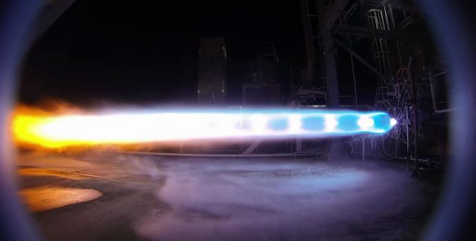 המנוע החדש בעת ניסוי הבכורה. קרדיט: Blue Origin