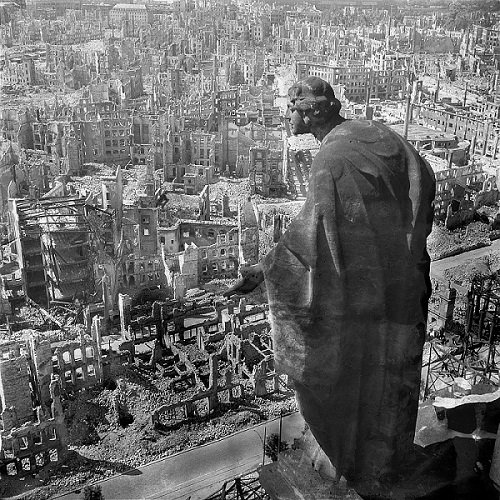 דרזדן ב-1945, מבט מבית העירייה. קרדיט: Deutsche Fotothek