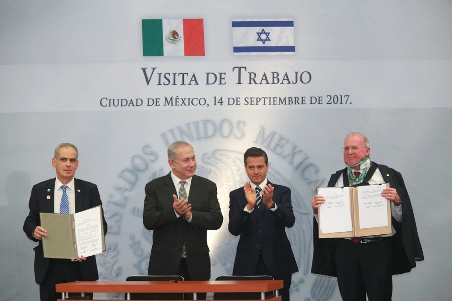 פרנסיסקו חבייר מנדיאטה (ראש סוכנות החלל המקסיקנית), אנריקה פניה נייטו (נשיא מקסיקו), בנימין נתניהו, יונתן פלד (שגריר ישראל)