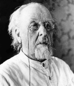 קונסטנטין ציאולקובסקי, שהגה את רעיון מעלית החלל ב-1895 – בהשראה מגדל אייפל החדש.
