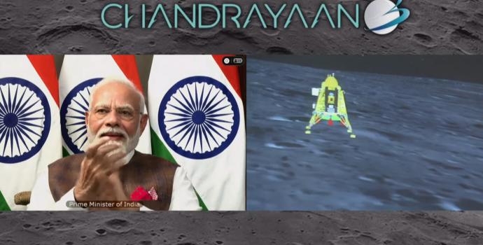 ראש ממשלת הודו, נַרֶנְדְרַה מוֹדי ברגע הבשורה על הנחיתה המוצלחת על הירח. קרדיט: ערוץ היוטיוב של ISRO