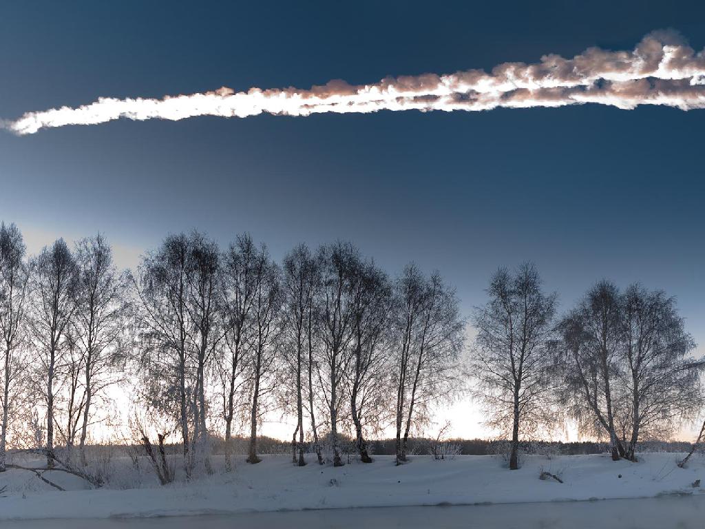 שובל המטאור שהתפוצץ מעל דרום רוסיה ב-2013. קרדיט: M. Ahmetvaleev