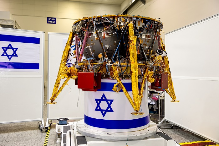 החללית SpaceIL בחדר הנקי שבתעשייה אווירית לישראל