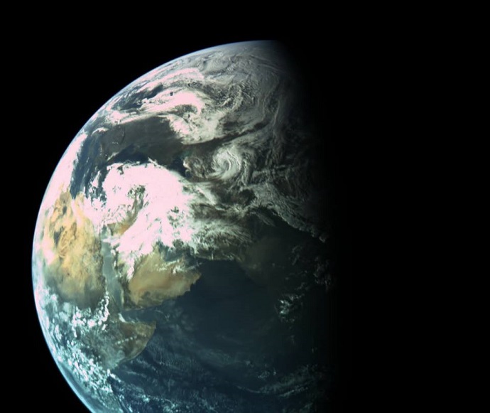 צילום שצילמה בראשית ממרחק של 16 אלף קילומטר מכדור הארץ. באדיבות: SpaceIL