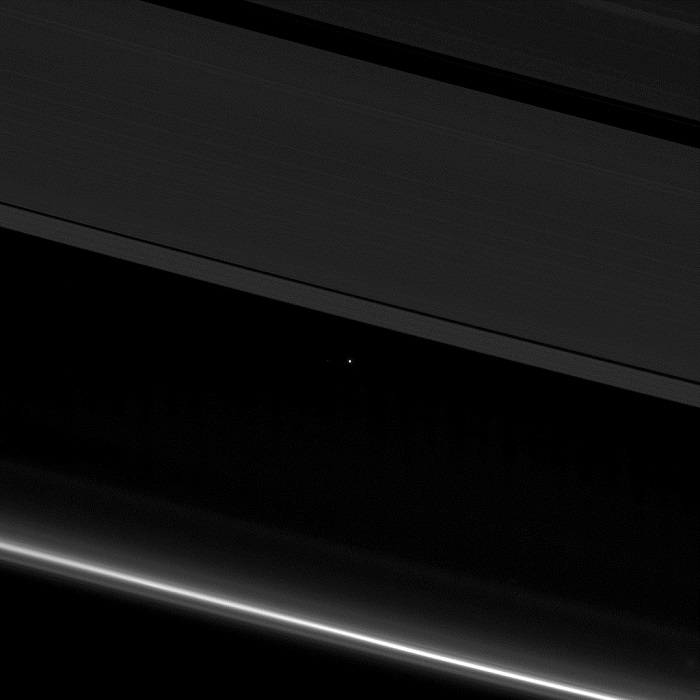 כדור הארץ מבעד לטבעות שבתאי | צילום: NASA/JPL-Caltech/Space Science Institute