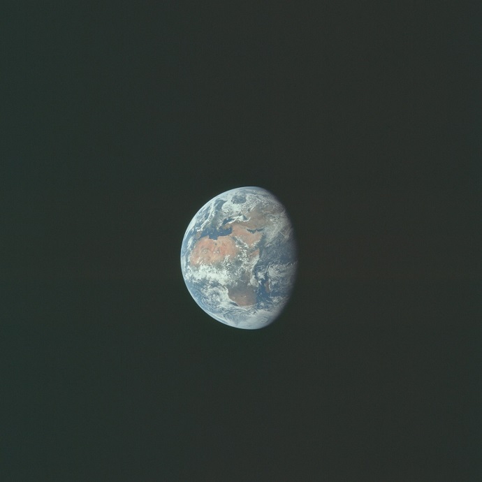 כדור הארץ כפי שצולם על ידי באז אולדרין מאשנב אפולו 11