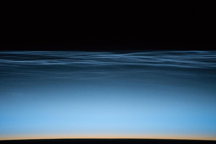 Noctilucent clouds | צילום: NASA/Jeff Williams