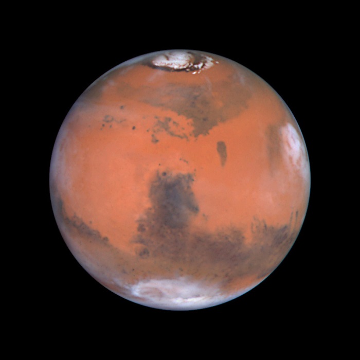 מאדים: קרקע אדמדמה, מדבריות כהים וכיפות קרח לבנות 