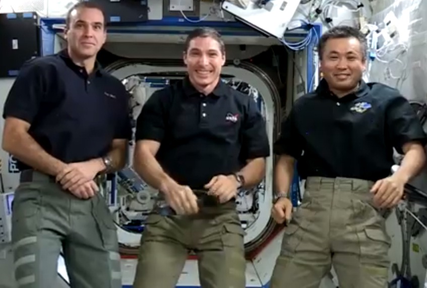 האסטרונאוטים קואיצ'י אקאטה, מייק הופקינס וריק מסטרקיו | צילום: NASA