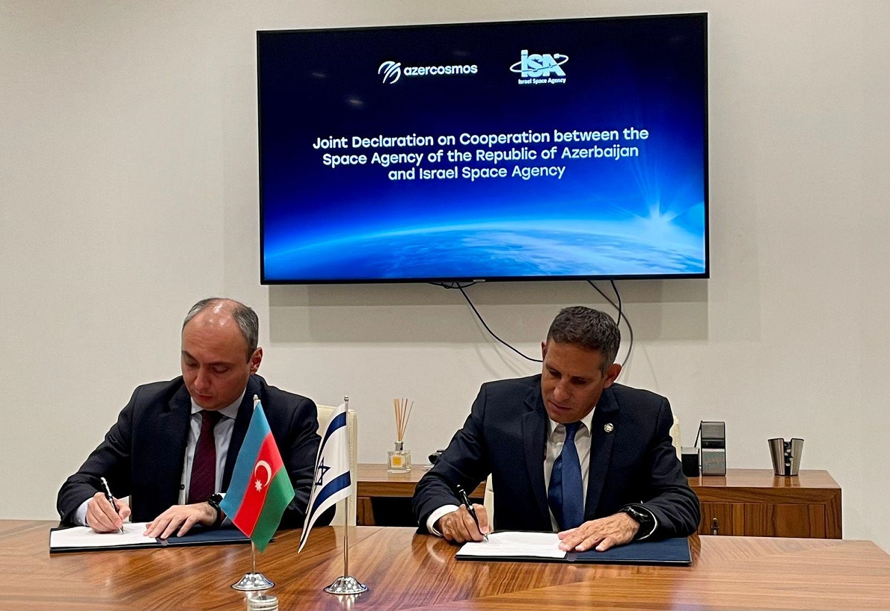 Israel Space Agency Director Uri Oron and Chairman of the Azeri Space Agency, Samadin Asadob