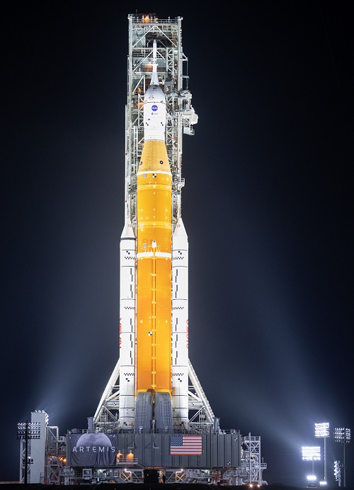 ה-SLS עם האוריון על כן השיגור. קרדיט: נאס