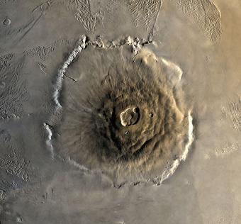 האולימפוס מונס על מאדים, ההר הגבוה במערכת השמש. קרדיט: NASA
