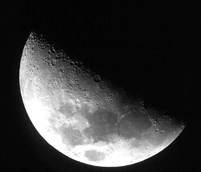 תצלום של הירח שלנו על ידי הלוויין ונוס