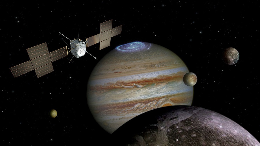 الشرح أسفل الصورة: انطباع فنّان عن المركبة جوس في نظام كوكب المشتري. على جهة اليمين: أوروبا وكاليستو. على جهة اليسار: آيو البركا