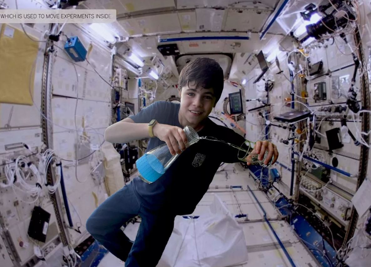ילד בתחנת החלל הבינלאומית