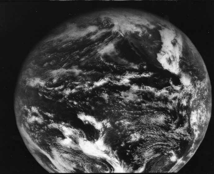 התמונה הראשונה של כל כדור הארץ, 1966. קרדיט: נאס"א