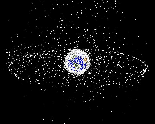 חירייה של מעלה: הדמיית מחשב של פסולת החלל המקיפה את כדור הארץ. הדמיה: נאס"א