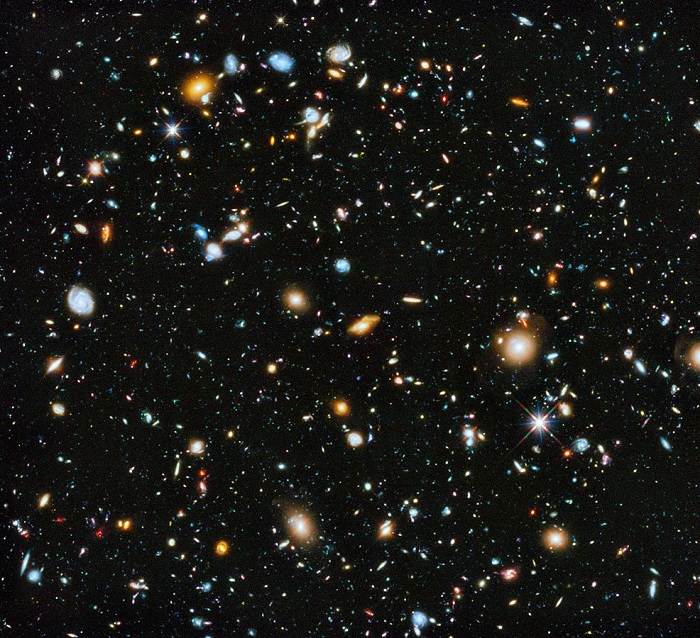 כל נקודה בתמונה של האבל היא גלקסיה שלמה(!), אבל שדה הראייה של התמונה כולה הוא רק אחד חלקי 13 מיליון מסך כל הרקיע שלנו | NASA