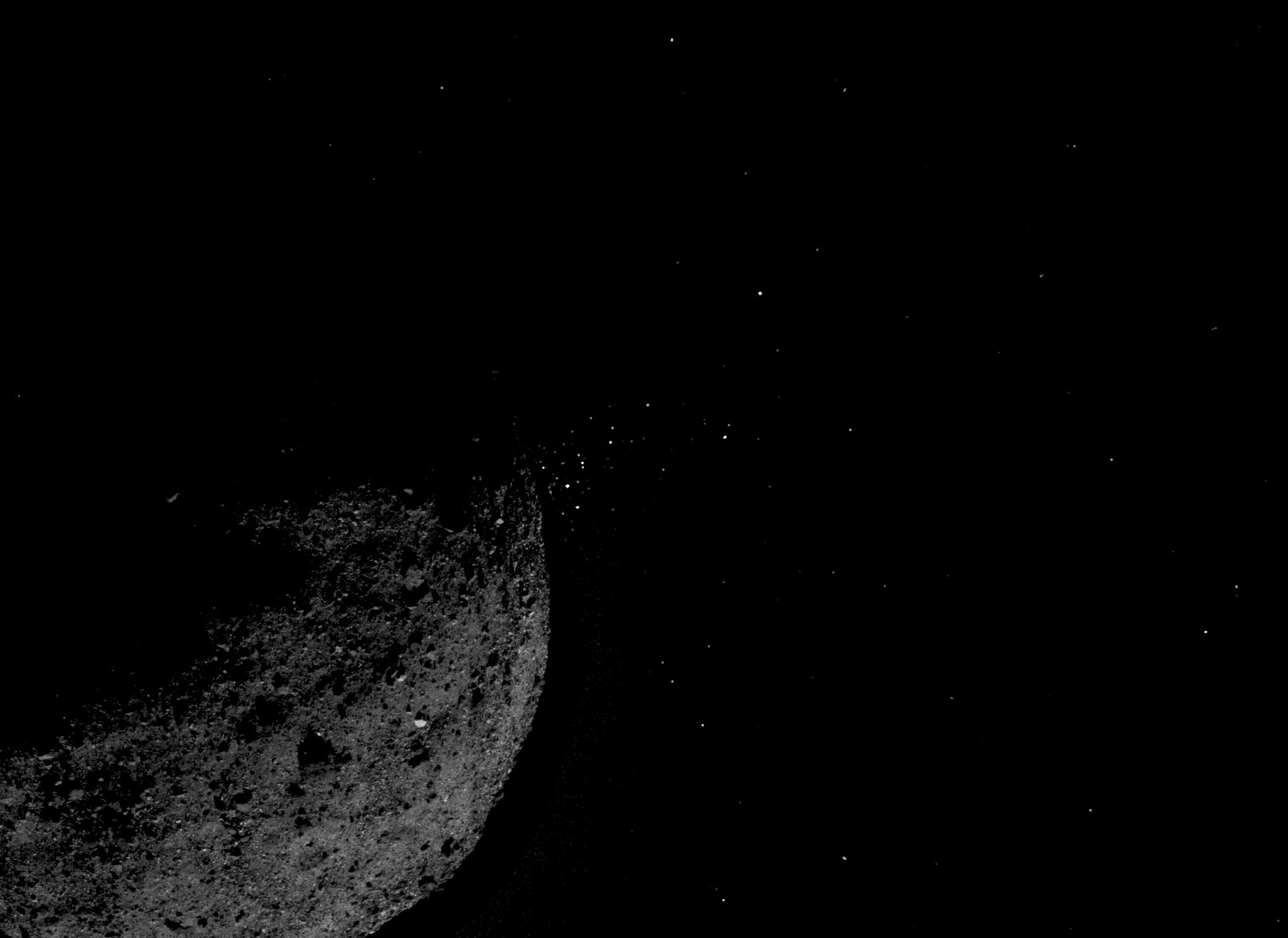 نوافير من الغبار والغاز تنبعث من الكويكب بينو. تقدمة: NASA/Goddard/University of Arizona/Lockheed Martin