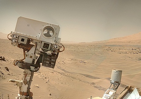 "סֶלפי על מאדים" - קיוריוסיטי מצלם את עצמו | צילום: NASA