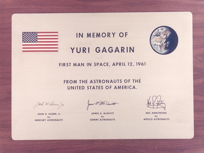 לוחית לזכרו של יורי גגארין | צילום: NASA