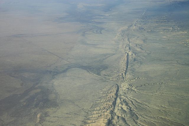 תצלום אווירי של העתק סן אנדראס (San Andreas Fault) | צילום: Ikluft 