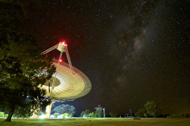 מצפה הכוכבים פארקס באוסטרליה. בסוף האשם היה במיקרוגל. קרדיט: Daniel John Reardon