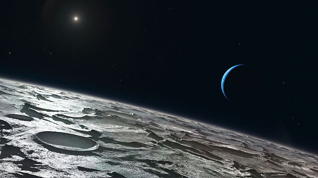 הדמיית אומן של נפטון והשמש מפני השטח של טריטון. קרדיט: ESO/L. Calçada