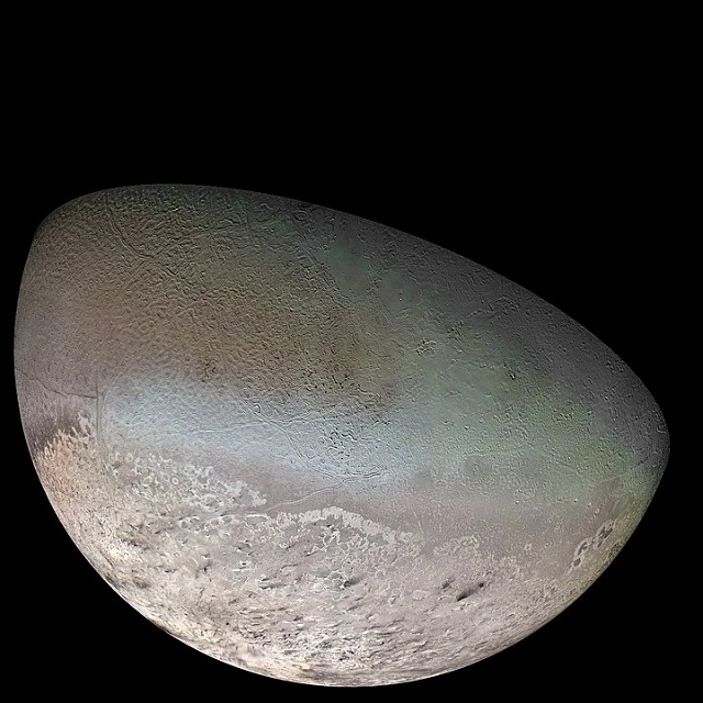 טריטון כפי שצולם על ידי וויאג'ר 2 ב-1989. קרדיט: NASA טריטון כפי שצולם על ידי וויאג'ר 2 ב-1989. קרדיט: NASA
