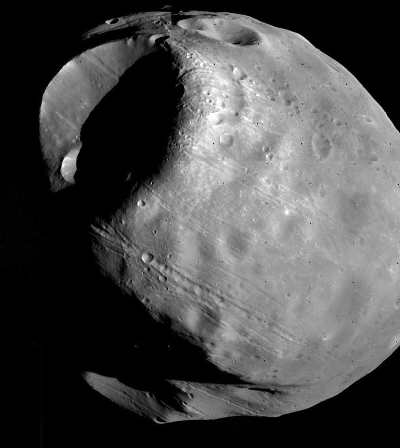 פובוס, ירחו של מאדים. קרדיט: נאס"א