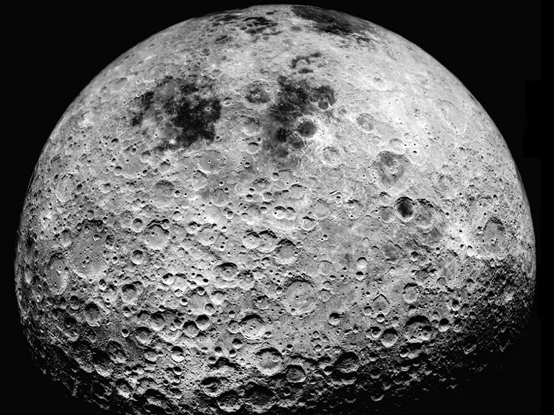 הצד הרחוק של הירח, כפי שצולם על ידי משימו