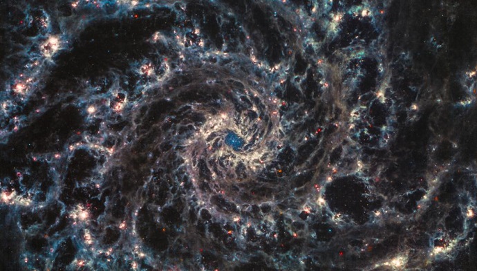 עיבוד תמונה אחר של גלקסיית הפנטום, הפעם של ג'ודי שמידט בפליקר. 