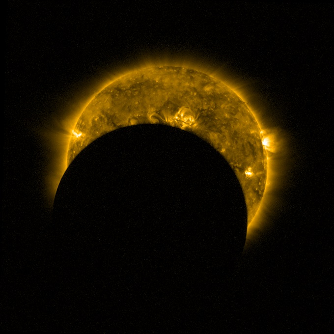 ליקוי חמה חלקי מהחלל. קרדיט: ESA