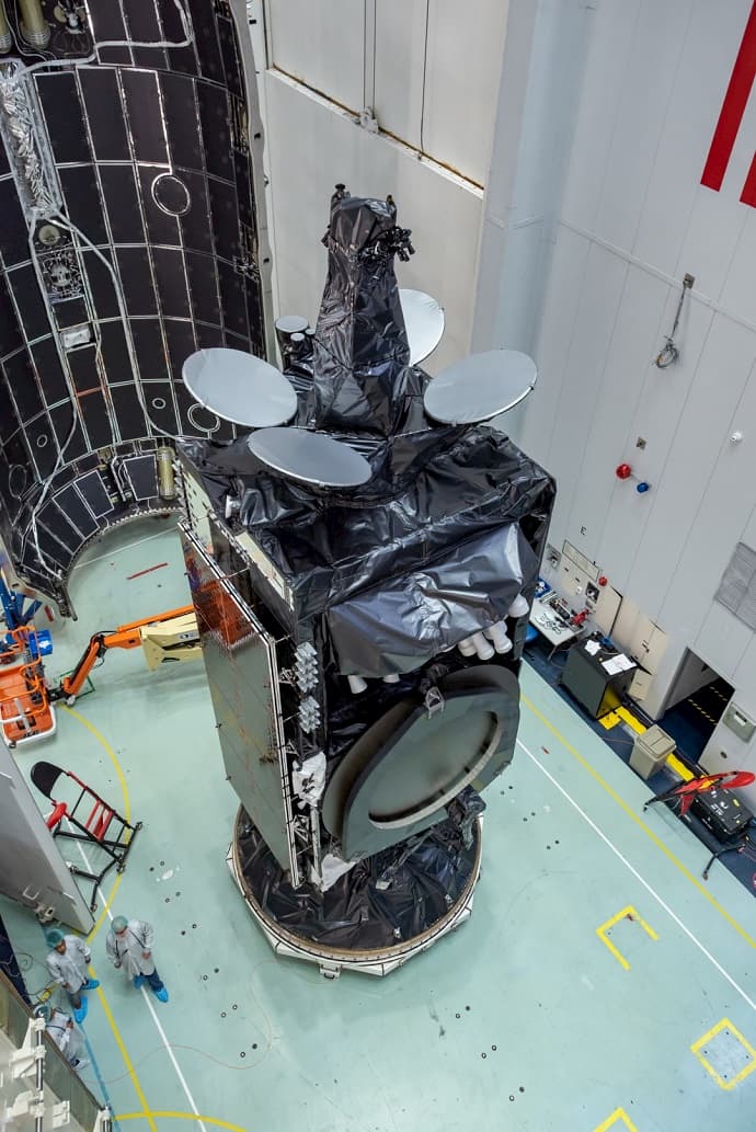 עמוס 17 במעבדה. צילום: רפאל מזרחי, באדיבות Spacecom עמוס 17 במעבדה. צילום: רפאל מזרחי, באדיבות Spacecom