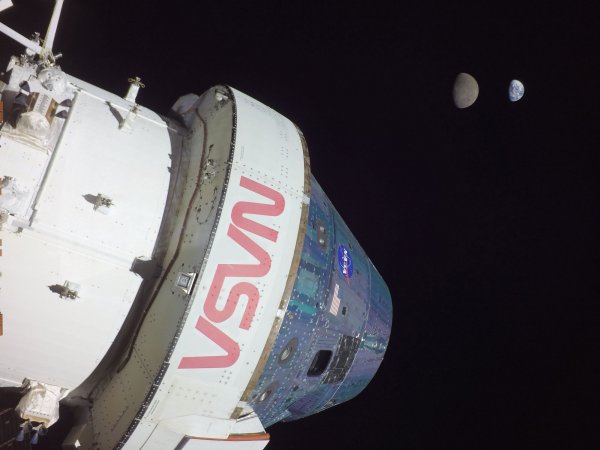 ב-28.11 ביום ה-13 למשימה, אוריון הגיעה למרחק המקסימלי מכדור הארץ – 432,210 ק"מ – רחוק יותר מכל כלי שנועד לשאת אסטרונאוטים. קרדיט: NASA