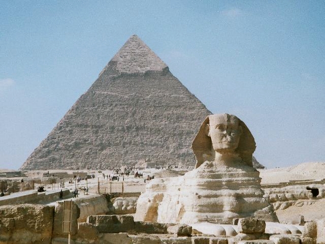 במצריים הקדומה נבנה הספינקס כך שפניו מביטות אל עבר הנקודה בה זורחת השמש ביום השוויון | צילום: Hajor/Wikimedia