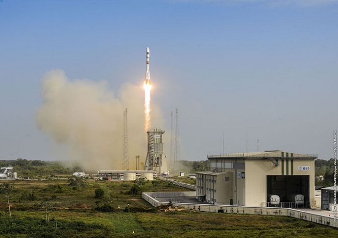 שיגור שני לווייני גלילאו על גבי משגר סויוז ממרכז החלל קורו בגינאה הצרפתית ב-2015. קרדיט: ESA/CNES/Arianespace