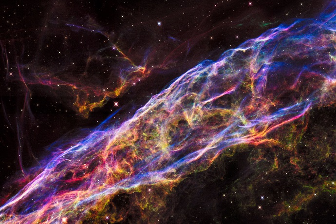 ערפילית הרעלה בקבוצת הכוכבים ברבור, במרחק 2,100 שנות אור מאתנו. קרדיט: NASA/ESA/Hubble Heritage Team