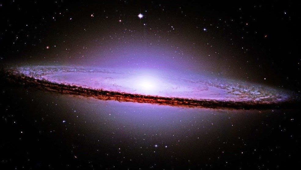 גלקסיית סומבררו (M-104) המרוחקת מאיתנו 28 מיליון שנות אור | NASA/Hubble Space Telescope