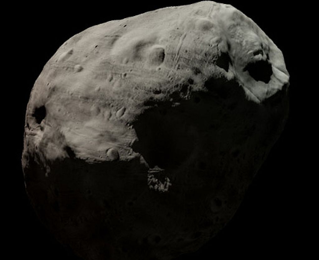 הירח פובוס. האם הוא היה פעם חלק ממאדים שהועף ממנו בעקבות פגיעת אסטרואיד? קרדיט: JAXA